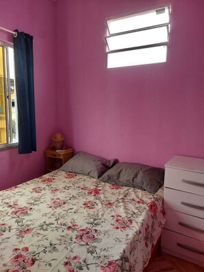 2 quartos, ferros/tábuas de passar roupa, Wi-Fi, roupa de cama