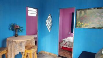 2 dormitorios, tabla de planchar con plancha, wifi y ropa de cama