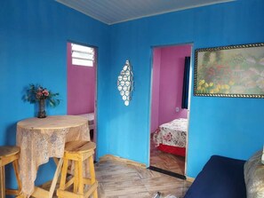 2 bedrooms, iron/ironing board, WiFi, bed sheets - House, 2 bedrooms with air conditioning, airy, fully equipped. (Salvador)