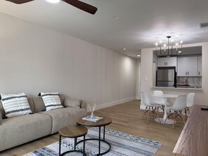Smart TV - Naples  Bay Canal Waterfront condo with slip availability (Naples)
