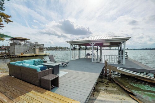 Lakefront Escape Large Dock, Swings, Screened Porch and Stunning Sunset Views
