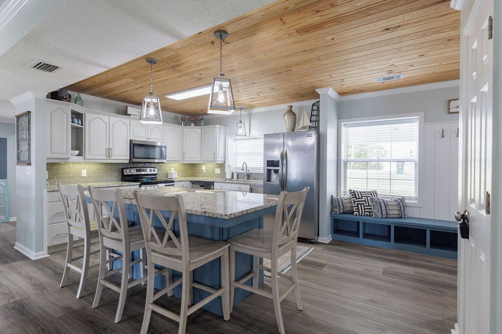 Kylskåp, mikrovågsugn, ugn och spishäll