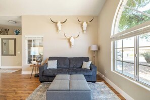 Comfort Quadruple Room | Living area - Cave Creek Gem - Heated Pool (Cave Creek)