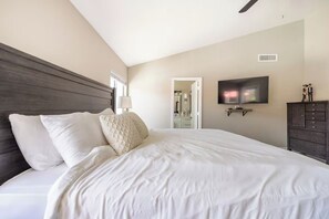 Comfort Quadruple Room - Cave Creek Gem - Heated Pool (Cave Creek)