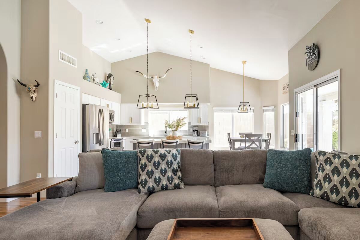 Comfort Quadruple Room | Living area