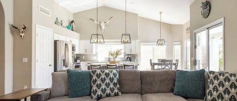 Habitación cuádruple Confort | Área de sala de estar