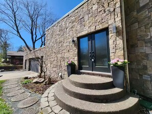 Property grounds - Lake Gervais Retreat: Castle House - Dock and Sauna (Saint Paul)