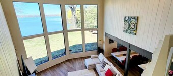 Lake Gervais Retreat: Castle House - Dock and Sauna