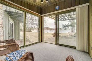 Interior - Lake Gervais Retreat: Castle House - Dock and Sauna (Saint Paul)
