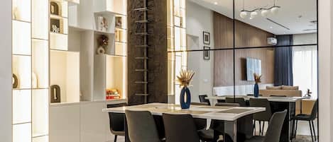 Economy-Apartment, Balkon, Stadtblick | Esszimmer