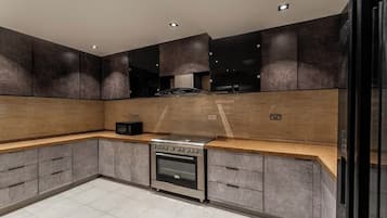 Economy Apartment, Balcony, City View | Private kitchen | Fridge, microwave, oven, stovetop