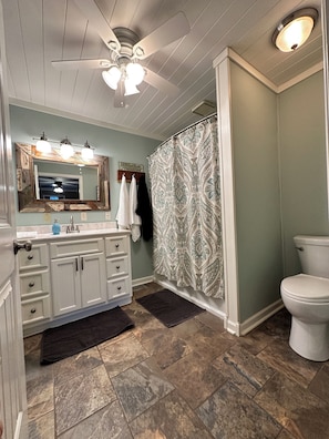 Hair dryer, towels, toilet paper - Serene Cabin Near Lake Guntersville - Great for fishing, hunting and family fun (Langston)