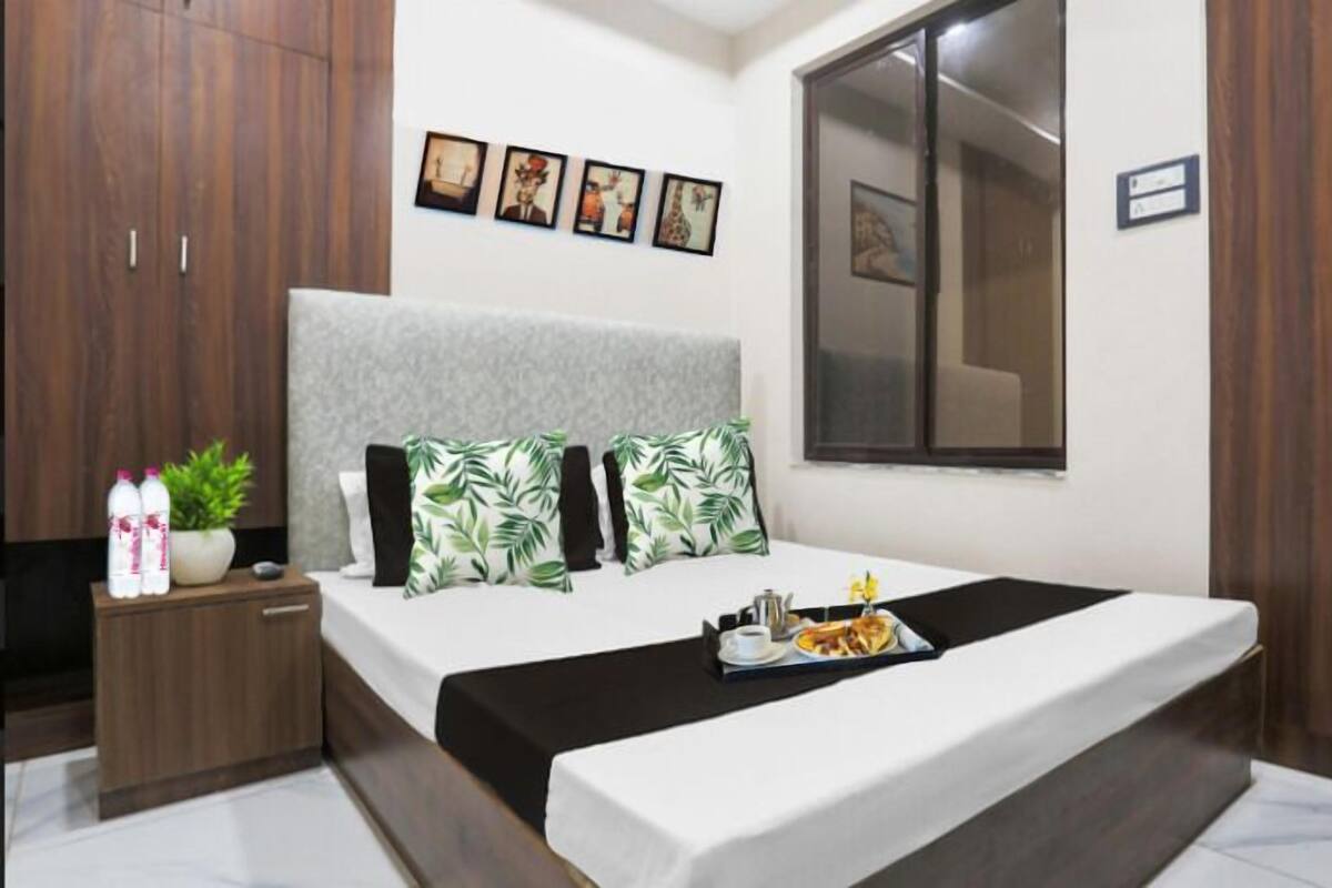 Classic Double Room, City View | Desk, laptop workspace, iron/ironing board