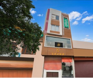 Front of property - Hotel S Grand  (Prayagraj)