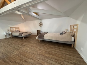 1 Schlafzimmer, Reisekinderbett, kostenloses WLAN, Bettwäsche