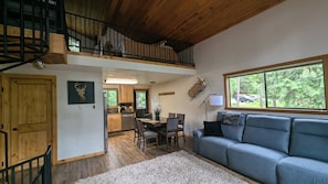 Televisión y chimenea