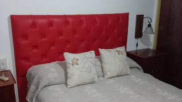 8 quartos, acesso à internet, roupa de cama