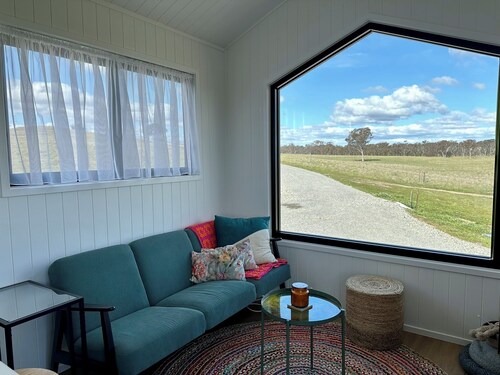 Luxury self-contained cabin, on acreage, in the heart of cool climate wineries