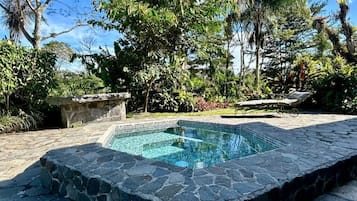 Deluxe tweepersoonskamer, uitzicht op tuin | Terras