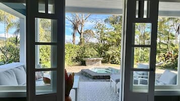 Habitación doble Deluxe, vista al jardín | Terraza o patio