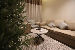 Junior Suite | Soundproofing, iron/ironing board, free WiFi - Aris in Apartment (Riyadh)