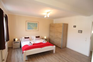 2 habitaciones, tabla de planchar con plancha, wifi y ropa de cama 
