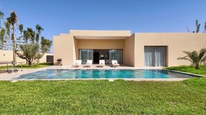 Indoor pool, outdoor pool - Villa Lila - Luxury Villa with Heated Pool & Private Staff (Marrakech)