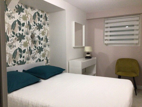 Iron/ironing board, WiFi, bed sheets