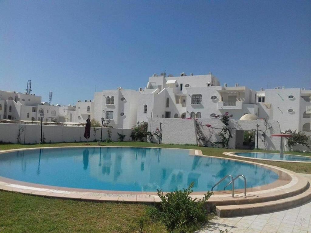 Een seizoensgebonden buitenzwembad