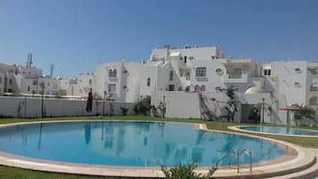 Een seizoensgebonden buitenzwembad