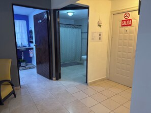 Bidet, towels, soap, toilet paper - The name; Elite Space. A perfect place to rest near the airport (Carolina)