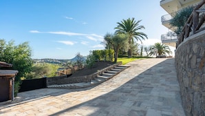 Property grounds - AMORE RENTALS - Villa Cantuccio dei Sogni with Pool and Sea View (Massa Lubrense)