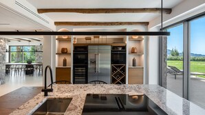 Coffee/tea maker, fridge, oven, dishwasher - AMORE RENTALS - Villa Cantuccio dei Sogni with Pool and Sea View (Massa Lubrense)