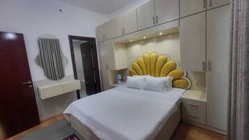 Iron/ironing board, WiFi, bed sheets
