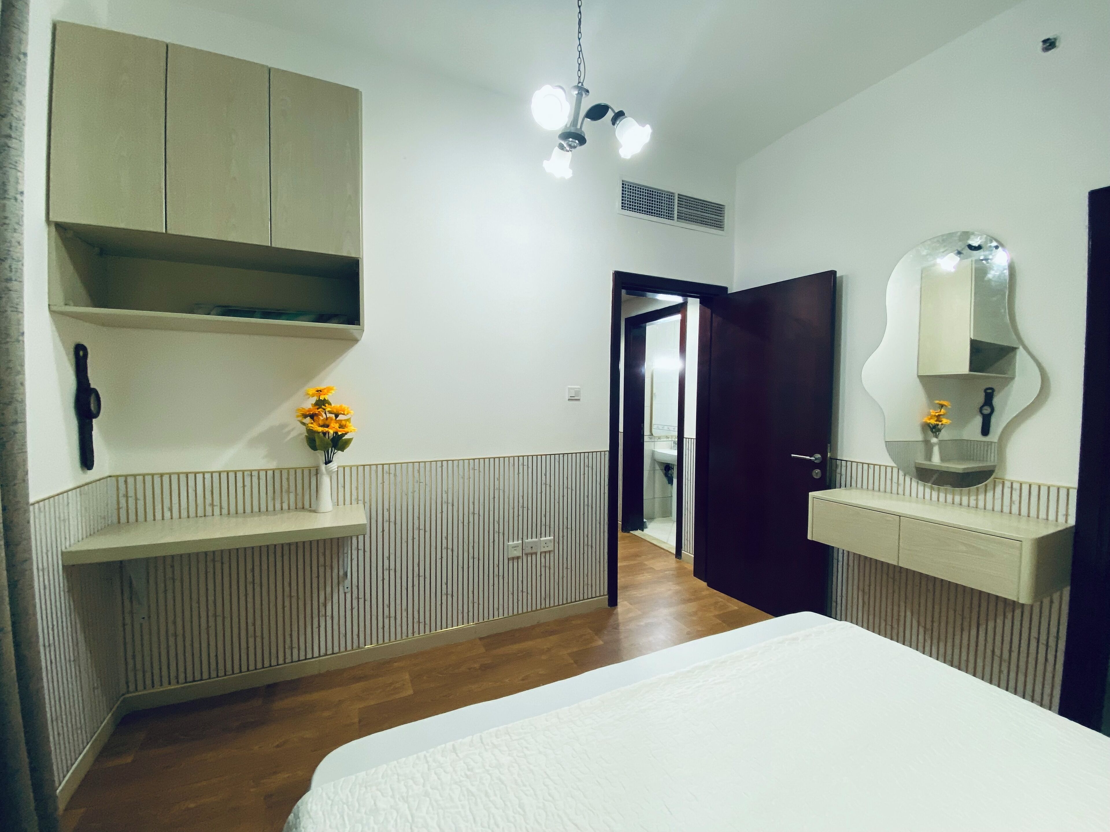 Iron/ironing board, WiFi, bed sheets