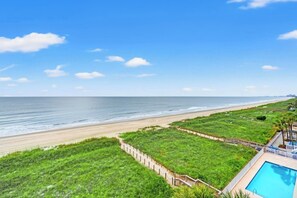 On the beach - Crescent Sands I B5- Oceanfront 2BR- Pool (North Myrtle Beach)