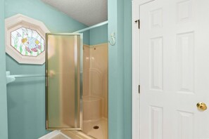 Shower - 3BR Dog Friendly Home- Crescent Beach- Blue Haven (North Myrtle Beach)