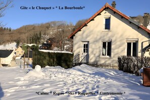 Exterior - Beautiful House in the Heart of the Auvergne (Murat-le-Quaire)