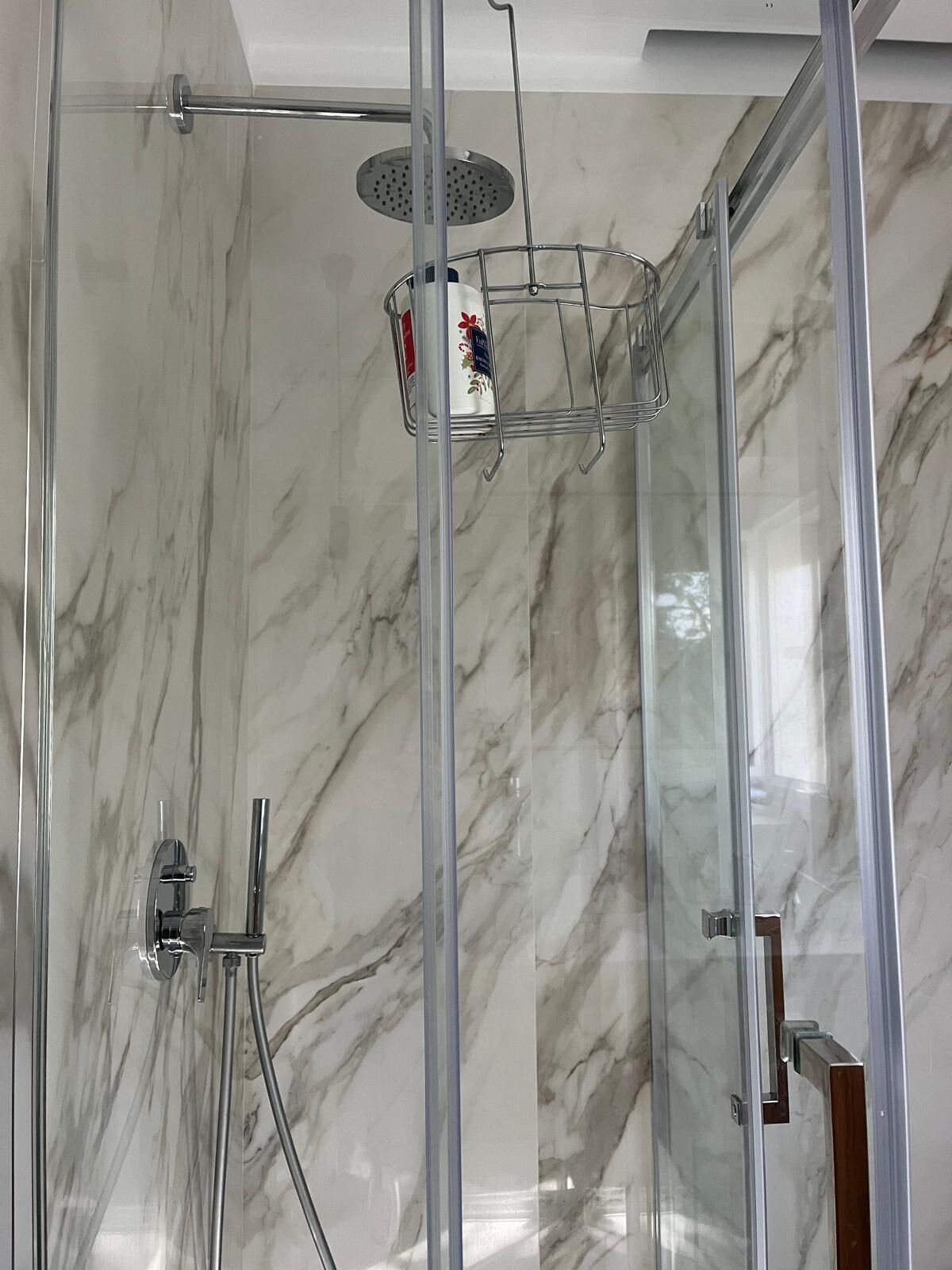 Doccia, asciugacapelli, bidet, asciugamani