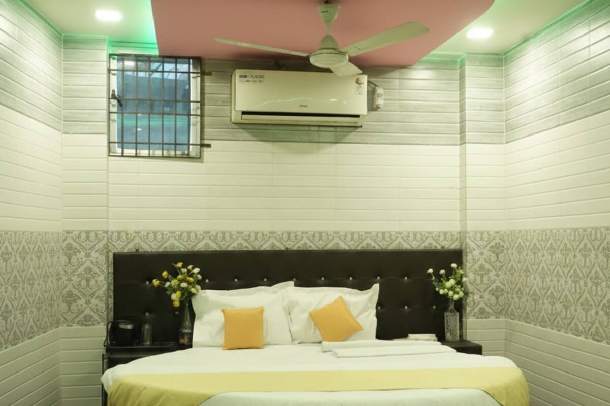 Free WiFi, bed sheets