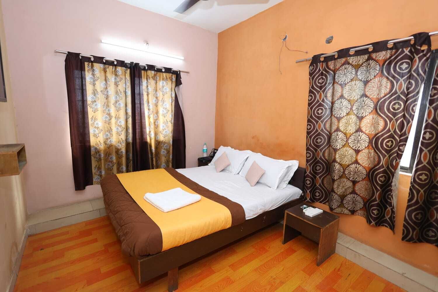 Comfort Room | Free WiFi, bed sheets