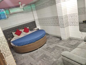 Free WiFi, bed sheets - Hotel KDM (Rajkot)