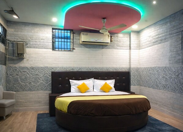 Free WiFi, bed sheets