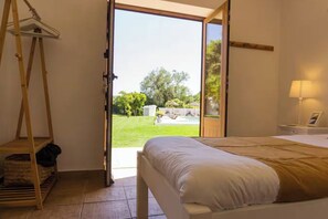 9 makuuhuonetta, silitysrauta/-lauta, internet, vuodevaatteet