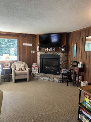 Interior - Cozy family friendly 3-bedroom townhome in snowy getaway near slopes and village (Snowshoe)