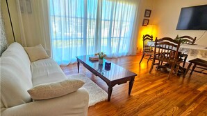 A living room with a sofa, coffee table, and chairs. - Ami's Oak House - ORNL - Melton Lake - Windrock (Oak Ridge)