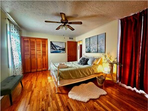 3 bedrooms, in-room safe, desk, iron/ironing board
