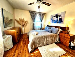 3 slaapkamers, een kluis op de kamer, een bureau