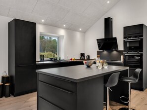 Geladeira, micro-ondas, lava-louças