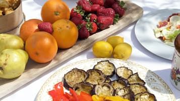 TĂ€gliches inbegriffenes FrĂŒhstĂŒcksbuffet